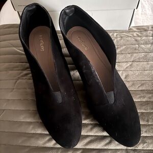 Black suede pumps-size 11